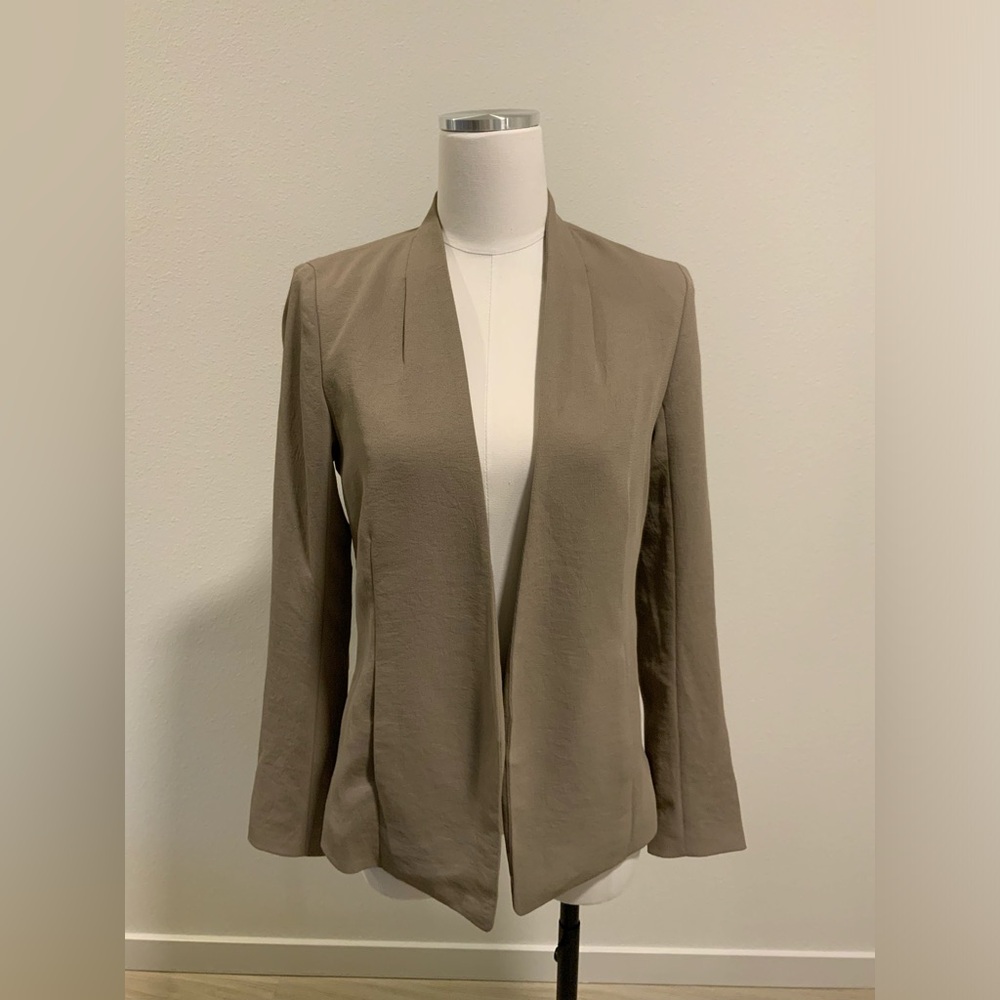 Aritzia Babaton - Collarless Blazer with pockets - Women’s 6